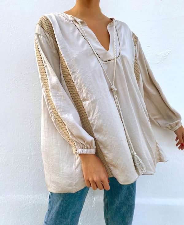 Silk blouse with embroidery | off-white