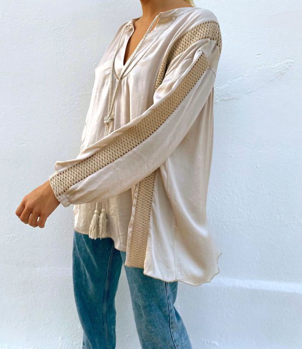 Silk blouse with embroidery | off-white